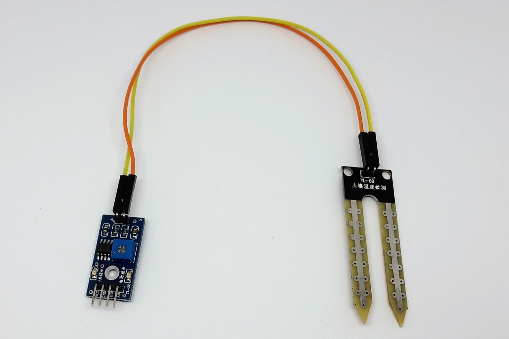 Zweiteiliger Feuchtigkeitssensor für Arduino: YL-38 (links) und YL-69 (rechts)